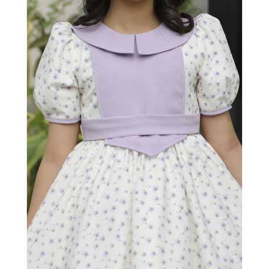 صورة فستان بناتي زهور بنفسجي | تصميم بقطعة صدر منسدلة وحزام - 1140